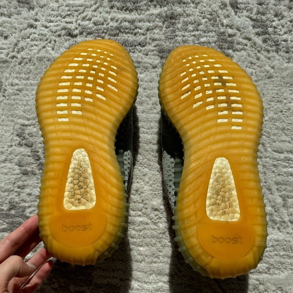 Yeezy sneakers, Male size 7,5 , condition is like a new ! - Picture 6 of 7